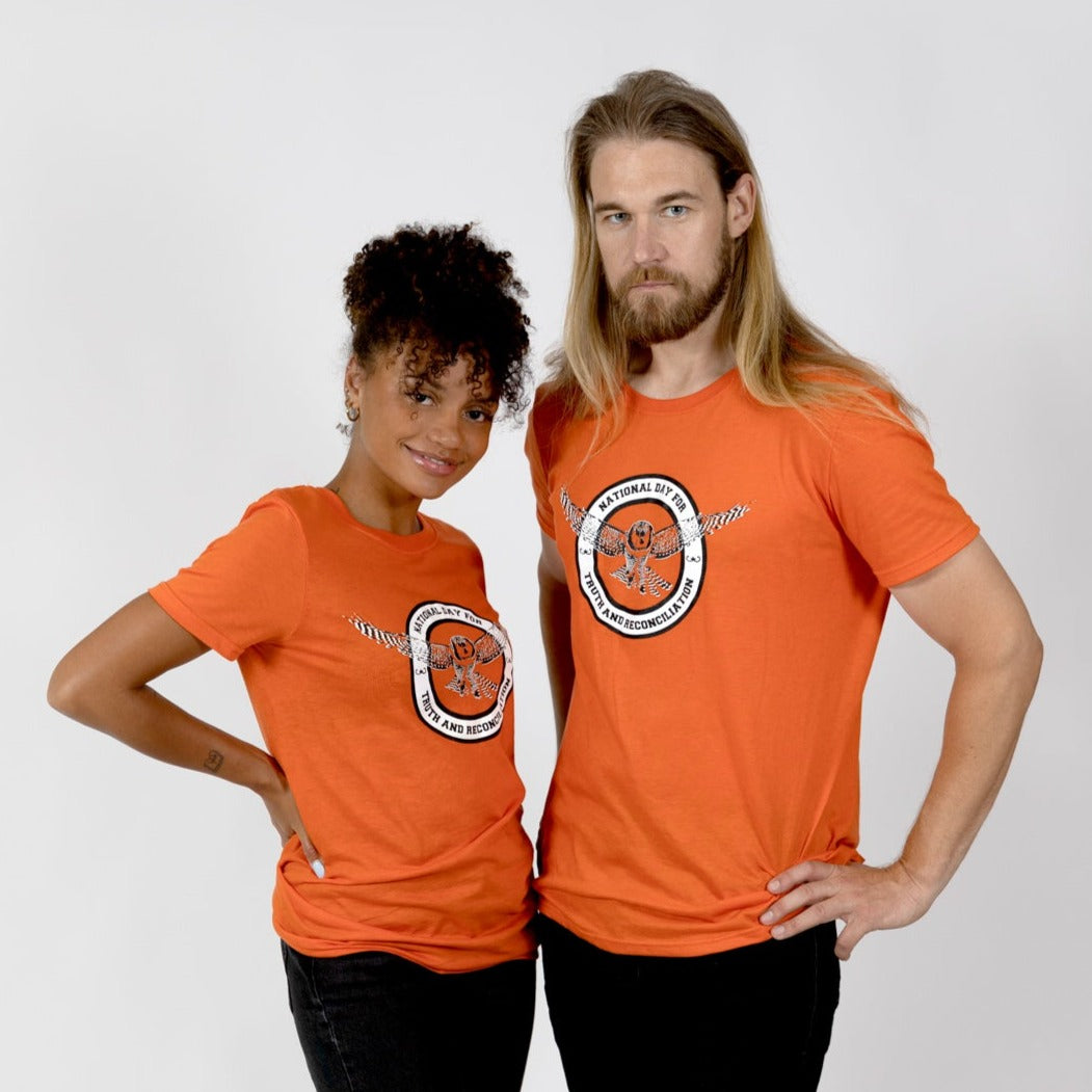 T-shirt orange adulte de Muin X Stanfield - JOURNÉE NATIONALE POUR LA VÉRITÉ ET LA RÉCONCILIATION "HIBOU"