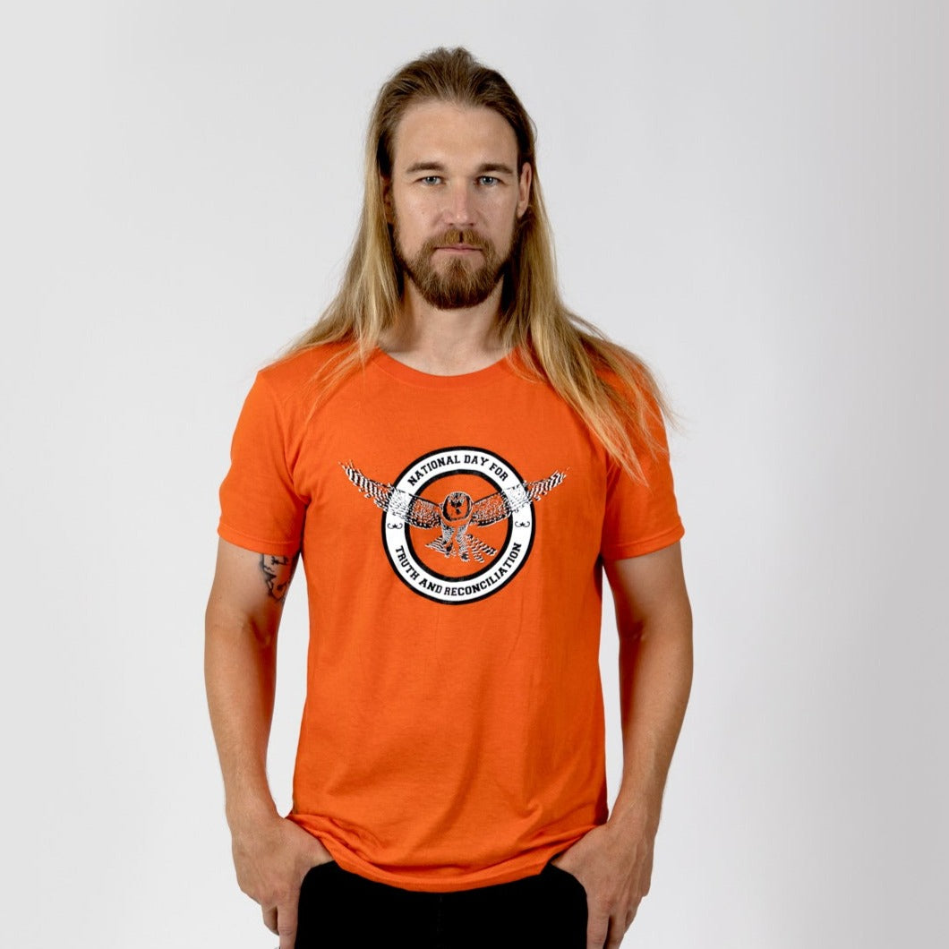 T-shirt orange adulte de Muin X Stanfield - JOURNÉE NATIONALE POUR LA VÉRITÉ ET LA RÉCONCILIATION "HIBOU"